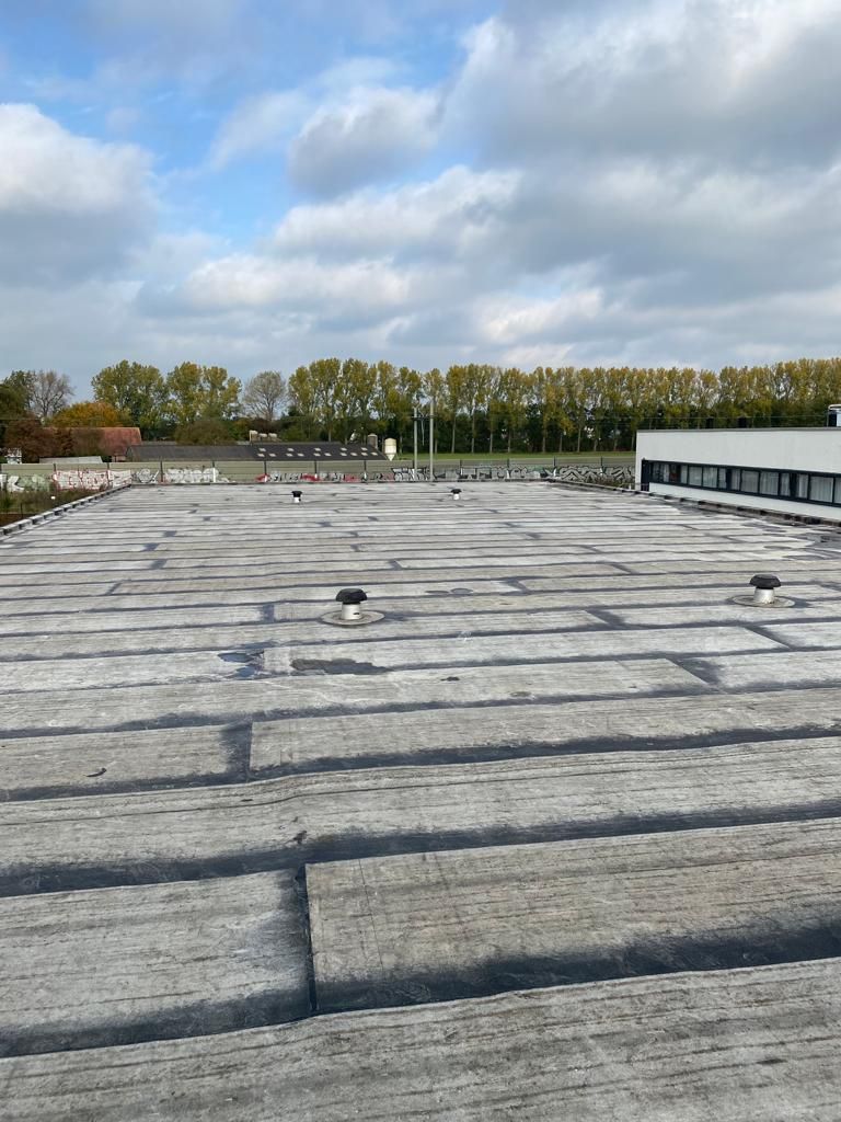 Renovatie dakbedekking kantoor en bedrijfshal