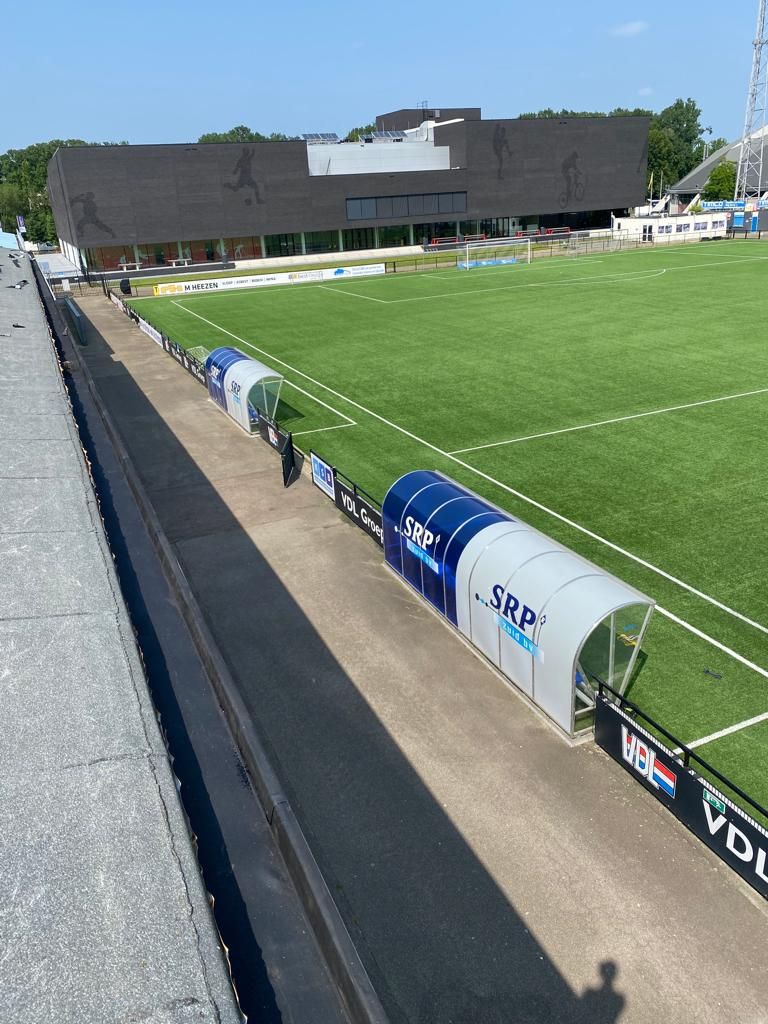 Vernieuwing dakgoten FC Eindhoven